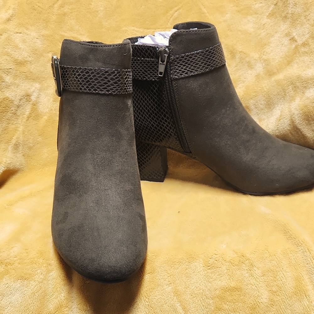 Karen Scott Womens Ivyy Olive green Ankle Boots